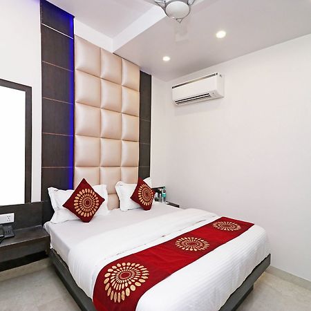Oyo 11593 Hotel Aman Guest House Нью-Дели Экстерьер фото