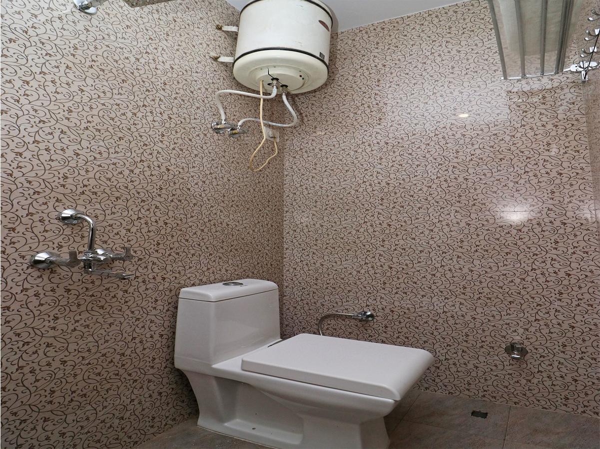 Oyo 11593 Hotel Aman Guest House Нью-Дели Экстерьер фото