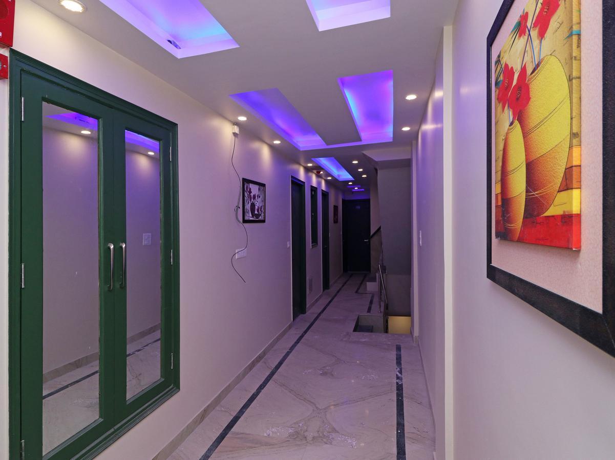 Oyo 11593 Hotel Aman Guest House Нью-Дели Экстерьер фото