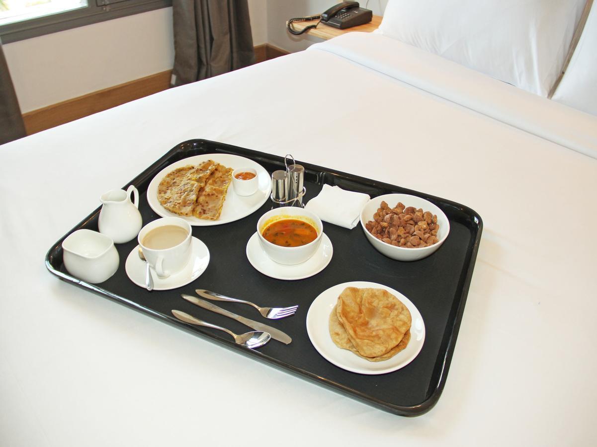 Oyo 11593 Hotel Aman Guest House Нью-Дели Экстерьер фото