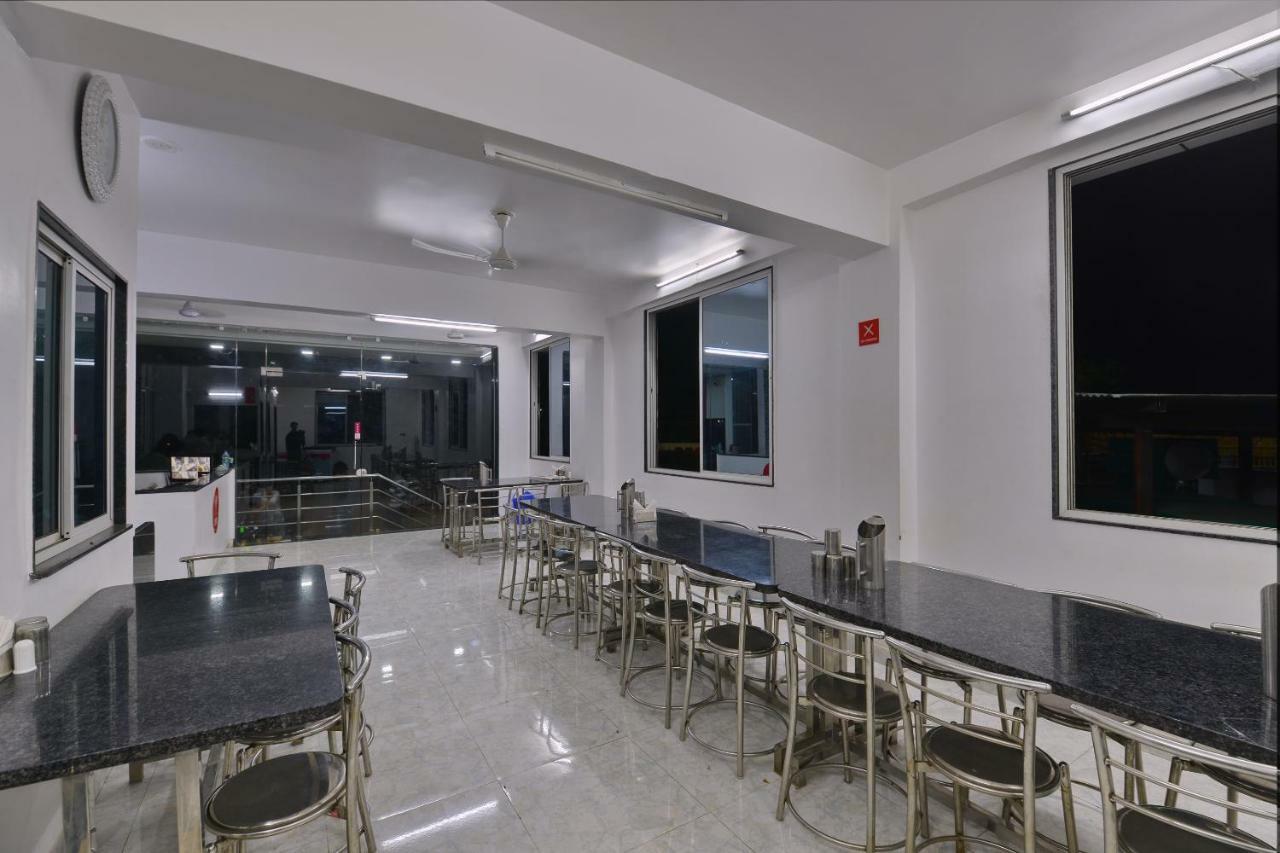 Oyo 11593 Hotel Aman Guest House Нью-Дели Экстерьер фото