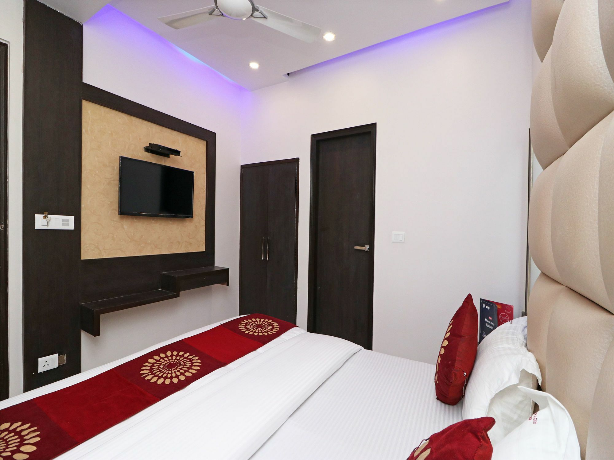 Oyo 11593 Hotel Aman Guest House Нью-Дели Экстерьер фото