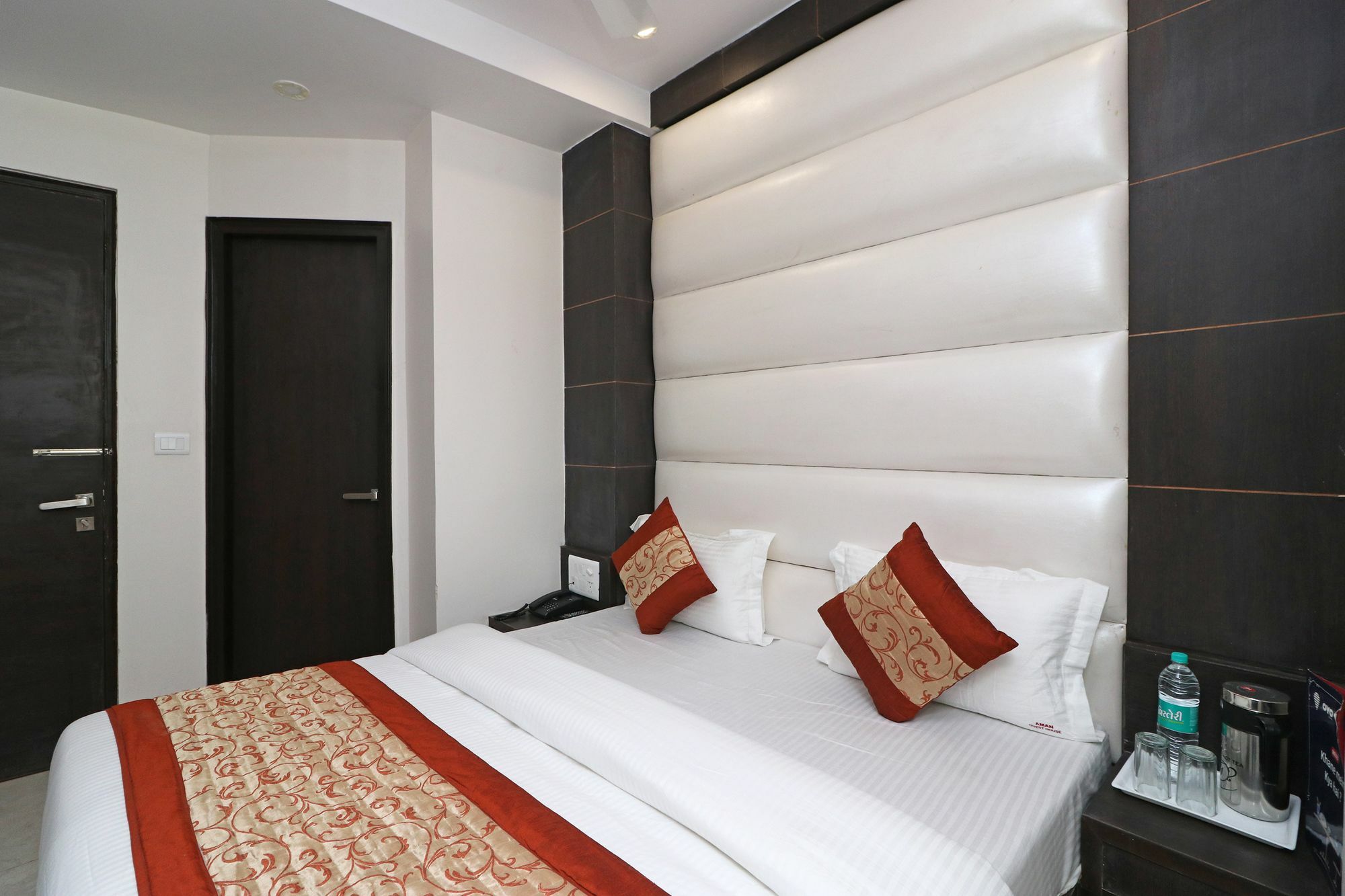 Oyo 11593 Hotel Aman Guest House Нью-Дели Экстерьер фото