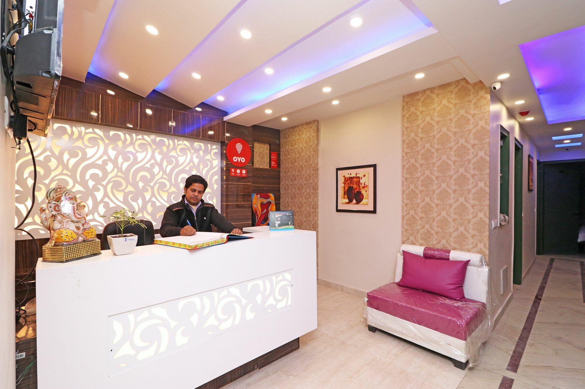 Oyo 11593 Hotel Aman Guest House Нью-Дели Экстерьер фото