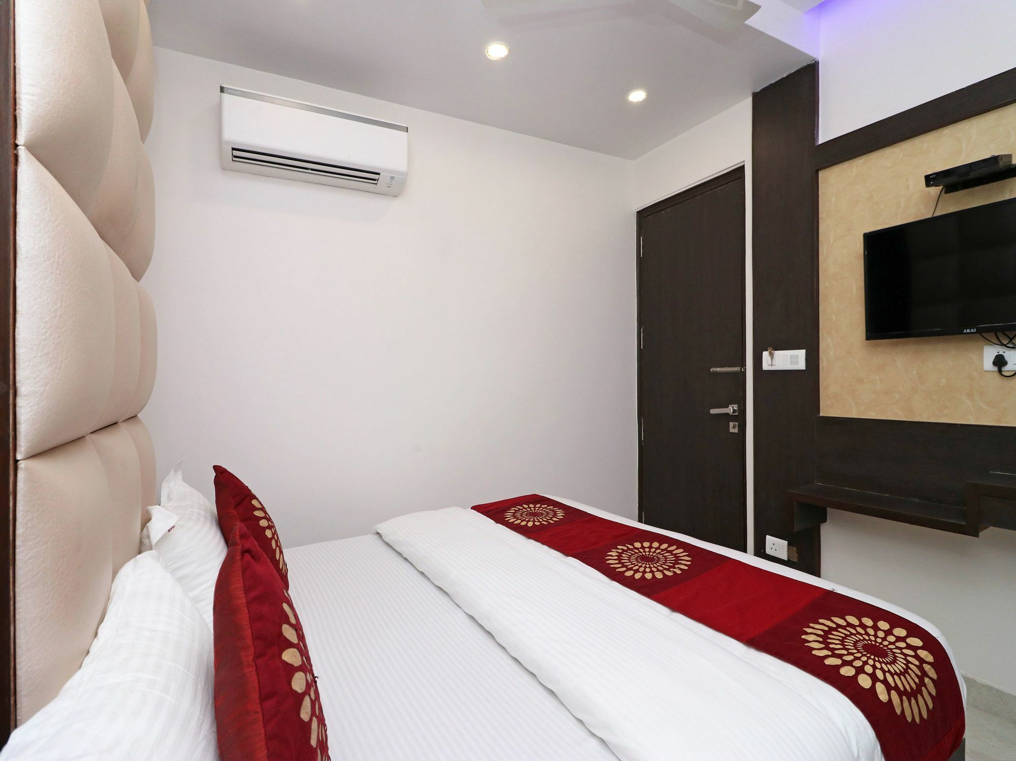Oyo 11593 Hotel Aman Guest House Нью-Дели Экстерьер фото