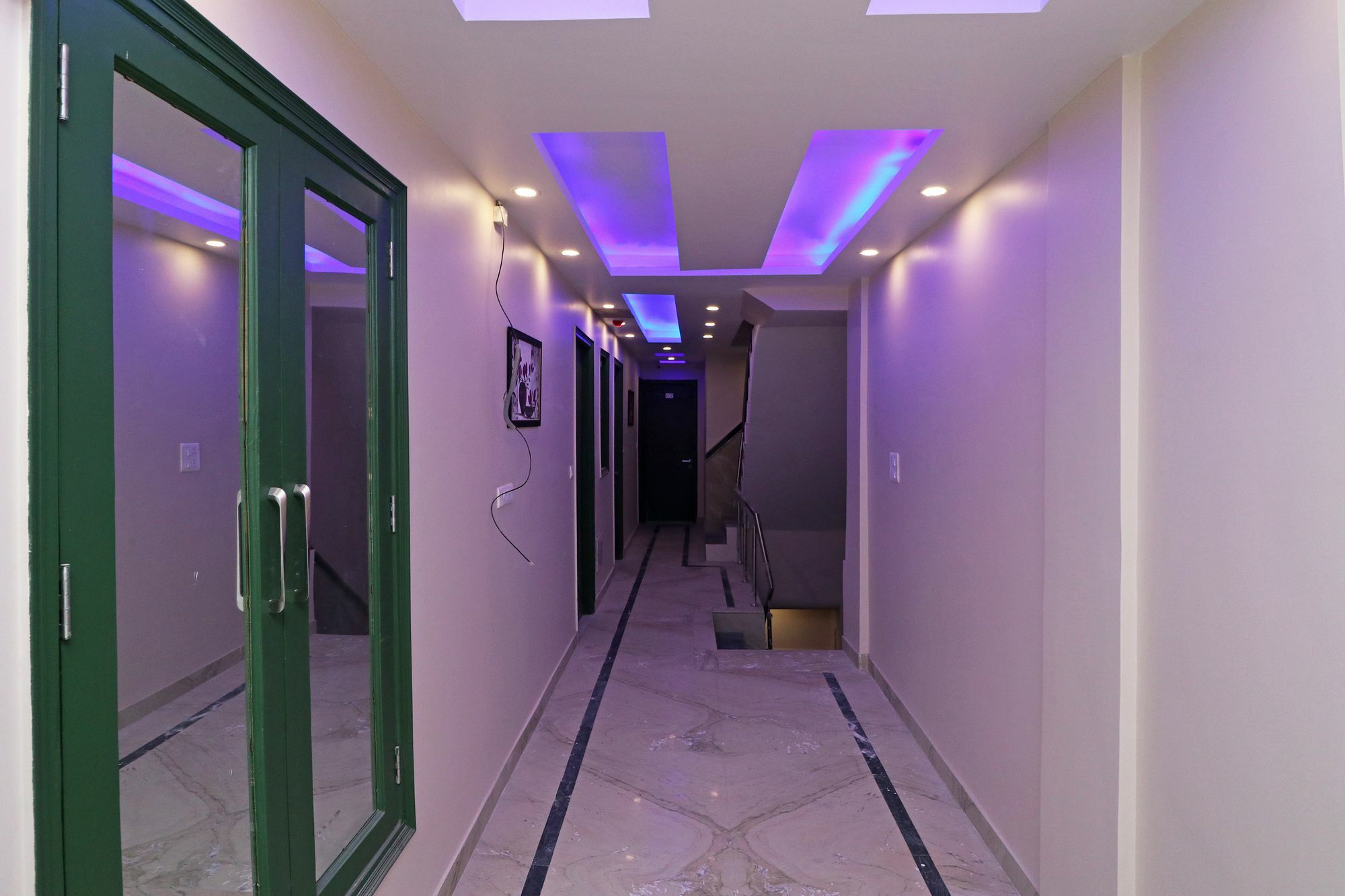 Oyo 11593 Hotel Aman Guest House Нью-Дели Экстерьер фото