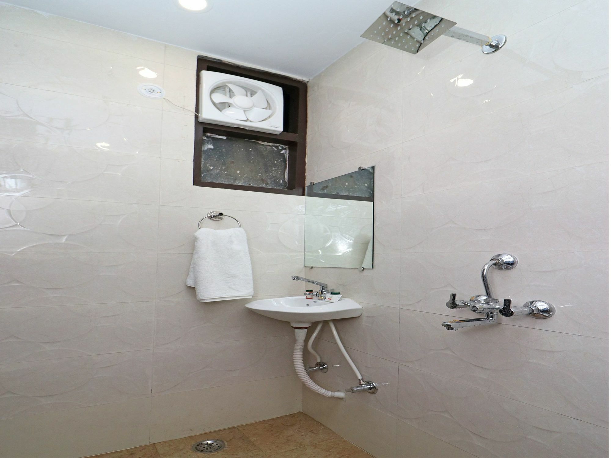 Oyo 11593 Hotel Aman Guest House Нью-Дели Экстерьер фото
