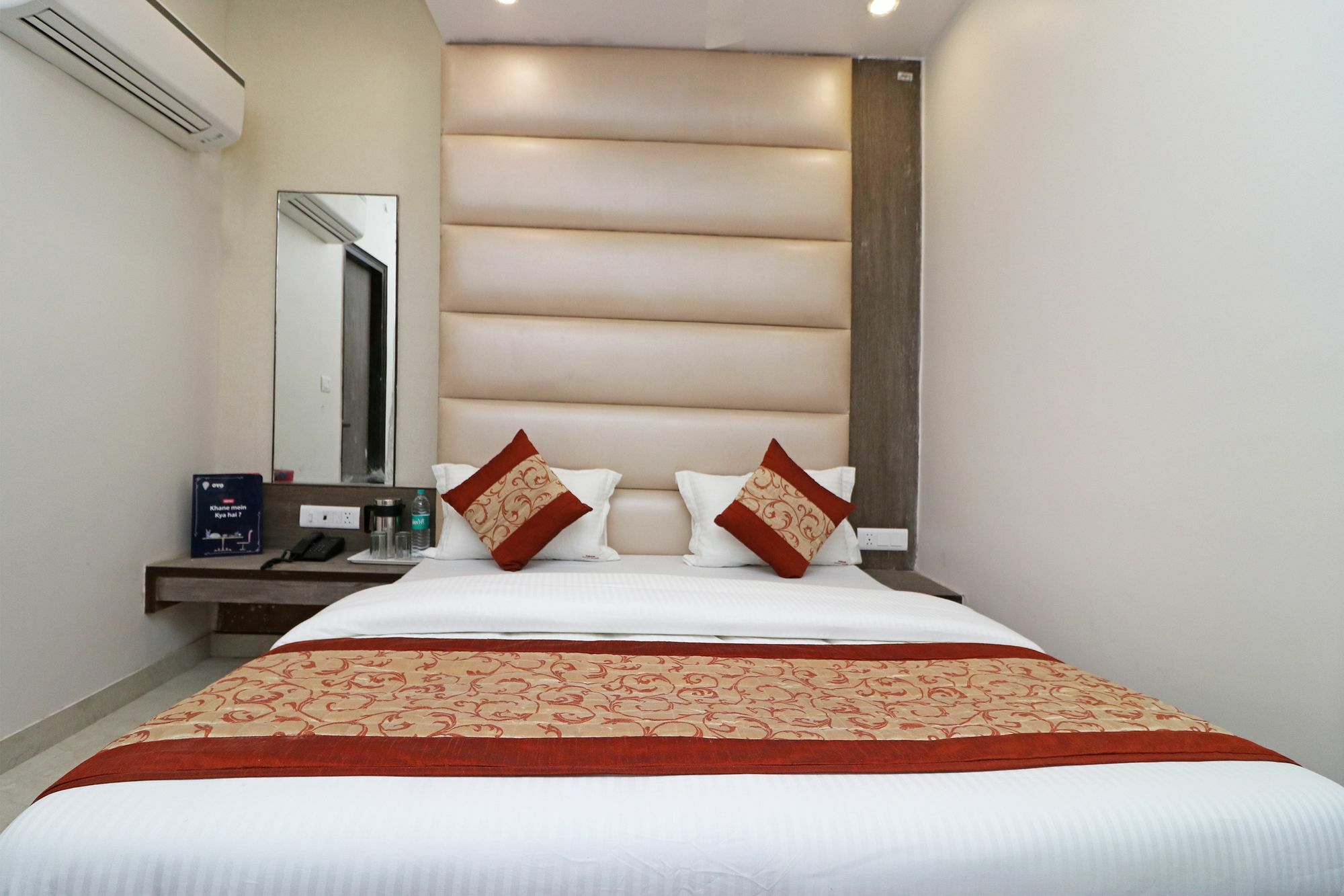 Oyo 11593 Hotel Aman Guest House Нью-Дели Экстерьер фото